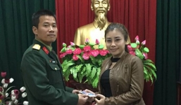 Trung uý quân đội quật ngã 2 tên cướp iPhone 6 của cô gái 