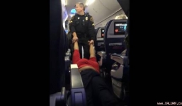 Nữ hành khách bị kéo lê trên máy bay
