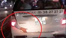 Sự thật về clip cánh tay lộ ra từ cốp xe taxi chạy trên phố Sài Gòn