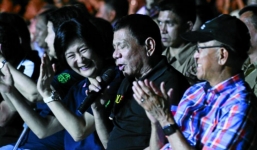 Tổng thống Duterte khoe giọng hát khiến nhiều người kinh ngạc