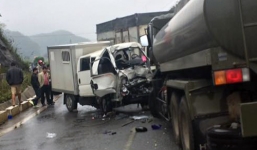 Xe chở phạm nhân va chạm xe bồn chở xăng, 6 người thương vong