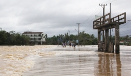 Hàng vạn học sinh Quảng Nam nghỉ học tránh lũ