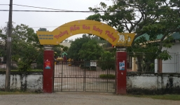 Nghi phát tờ rơi kích động, bé gái 14 tuổi bị đưa về trụ sở xã