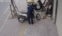 Nam thanh niên bẻ khóa và trộm SH dựng vỉa hè trong vòng 3 giây