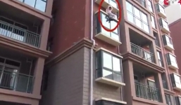 Clip nghẹt thở với màn đu dây giải cứu cô gái đòi tự tử