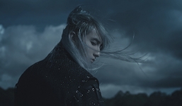 Lạ lẫm với hình ảnh mới của Sơn Tùng MTP trong MV Lạc Trôi