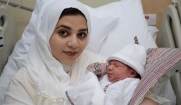 Sinh con nhờ buồng trứng đông lạnh bị cắt bỏ từ năm 9 tuổi