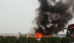 Xe ô tô bốc cháy dữ dội trên cao tốc Pháp Vân- Cầu Giẽ