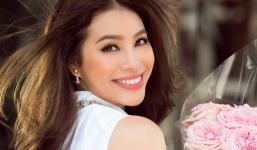 Hoa hậu Phạm Hương hoá “Quý cô Dior” đạp xe dạo phố Sài Gòn