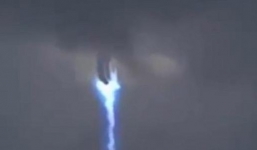 Cảnh tượng UFO kỳ quái xuất hiện trên bầu trời Tây Ban Nha