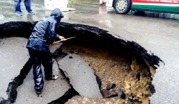 Hố 'tử thần' dài hơn 5 m xuất hiện giữa Nha Trang