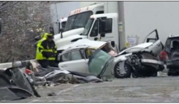 Video: Xe dầu phát nổ kéo theo 55 ô tô va chạm trên cao tốc Mỹ