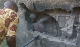 Bị phớt lờ dù mắc kẹt khe tường trong 3 ngày, cậu bé sống sót thần kỳ