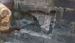 Bị phớt lờ dù mắc kẹt khe tường trong 3 ngày, cậu bé sống sót thần kỳ