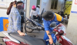 Từ 15h chiều 20/12, giá xăng tăng mạnh hơn 900 đồng