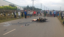 Xe máy đấu đầu xe tải, 2 thanh niên chết thảm