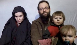 Một gia đình bị khủng bố bắt cóc cầu cứu Obama và Trump