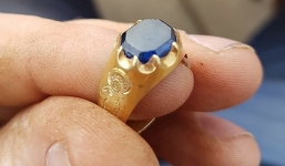 Phát hiện nhẫn vàng cổ gần 90.000 USD trong rừng Robin Hood