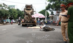 2 xe máy đâm nhau, người phụ nữ ngã ra đường bị xe bồn cán tử vong