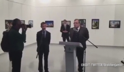 Video: Khoảnh khắc kẻ ám sát lén lút ra tay sau lưng đại sứ Nga