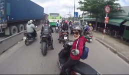 'Ninja' đi Honda Lead chặn đầu, quát tháo biker phân khối lớn