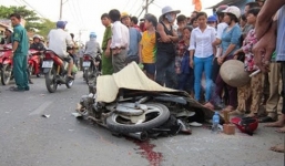 Tin TNGT mới nhất ngày 23/12: Tông đuôi xe khách, nam thanh niên tử vong