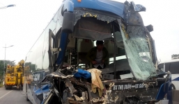 Xe giường nằm đâm xe đầu kéo, hàng chục hành khách thoát chết