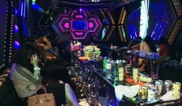 18 nam, nữ thanh niên sử dụng ma túy đá trong quán karaoke bị bắt