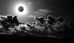 Giải thích hiện tượng Trăng đen