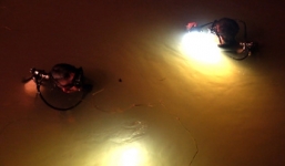 Huy động 20 chiến sĩ tìm kiếm người câu cá mất tích