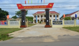 Cách chức hàng loạt lãnh đạo xã 'ăn' tiền làm đường bê tông nông thôn 