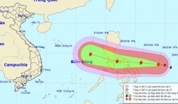 Bão giật trên cấp 17 đang hướng vào Biển Đông