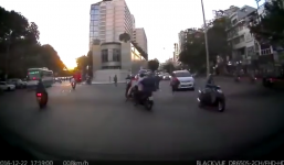 Cướp táo tợn giật túi xách của cô gái ngay gần công an phường