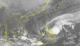 Bão Nock-ten giật cấp 17 tiếp tục di chuyển vào Biển Đông
