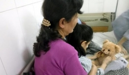 Diễn biến bất ngờ vụ học sinh bị bạn ném bút bi trúng mắt