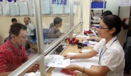  Tranh cãi về quy định công chức không được mặc váy ngắn, xăm hình