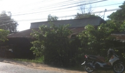 Cha chết, con gái nguy kịch trong nhà