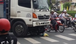 Tin TNGT mới nhất ngày 27/12: Xe tải cán nát xe máy, thiếu nữ tử vong