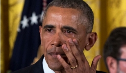 Obama bật khóc trong tiệc chia tay nhân viên ở Nhà Trắng