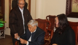 Ông Hàn Đức Long đến cảm ơn nguyên Tổng Bí thư Lê Khả Phiêu