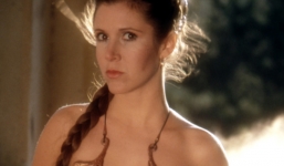 'Công chúa Leia' của 'Chiến tranh giữa các vì sao' qua đời sau cơn đau tim