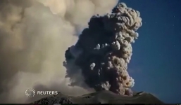 Video: 'Lưỡi lửa' Peru 'tỉnh giấc', đe dọa hàng nghìn người dân