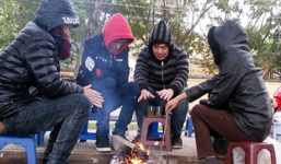 Bão số 10 suy yếu thành áp thấp nhiệt đới, Hà Nội không mưa, trời rét