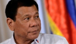 Tổng thống Duterte dọa ném quan chức tham nhũng từ trực thăng