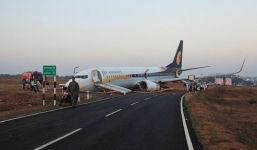 Video: Máy bay lao khỏi đường băng, hành khách hoảng loạn