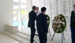 Video: Obama - Abe đặt hoa tưởng niệm tại Trân Châu Cảng