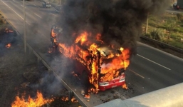 Video: Xe khách 45 chỗ cháy ngùn ngụt trên đại lộ Thăng Long