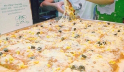 Nhà hàng “tung chiêu” ăn hết pizza khủng nhận ngay 5 triệu đồng