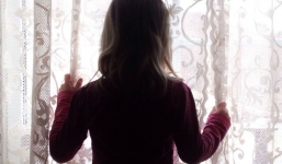 Cuộc sống tăm tối của cô gái trẻ bị hãm hiếp suốt 13 năm tại Anh