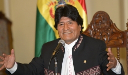 Video: Tổng thống Bolivia xem phim người lớn trong phiên xử án